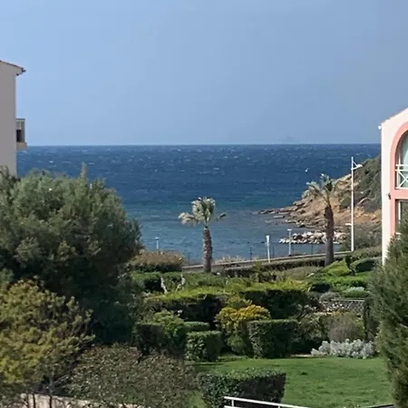 Avec Vue Sur La *